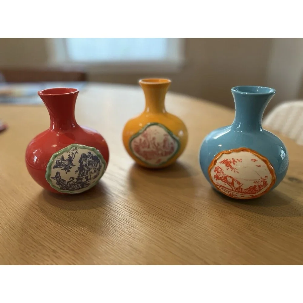 ND Hand Painted Porcelain 5” Vases Set of 3 Colonial Toile Blue Yellow Pink
